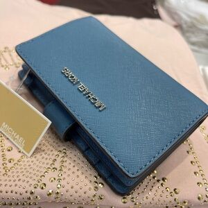MICHAEL KORS Medium Saffiano Leather Bifold Wallet
Cauliflower 
NWT